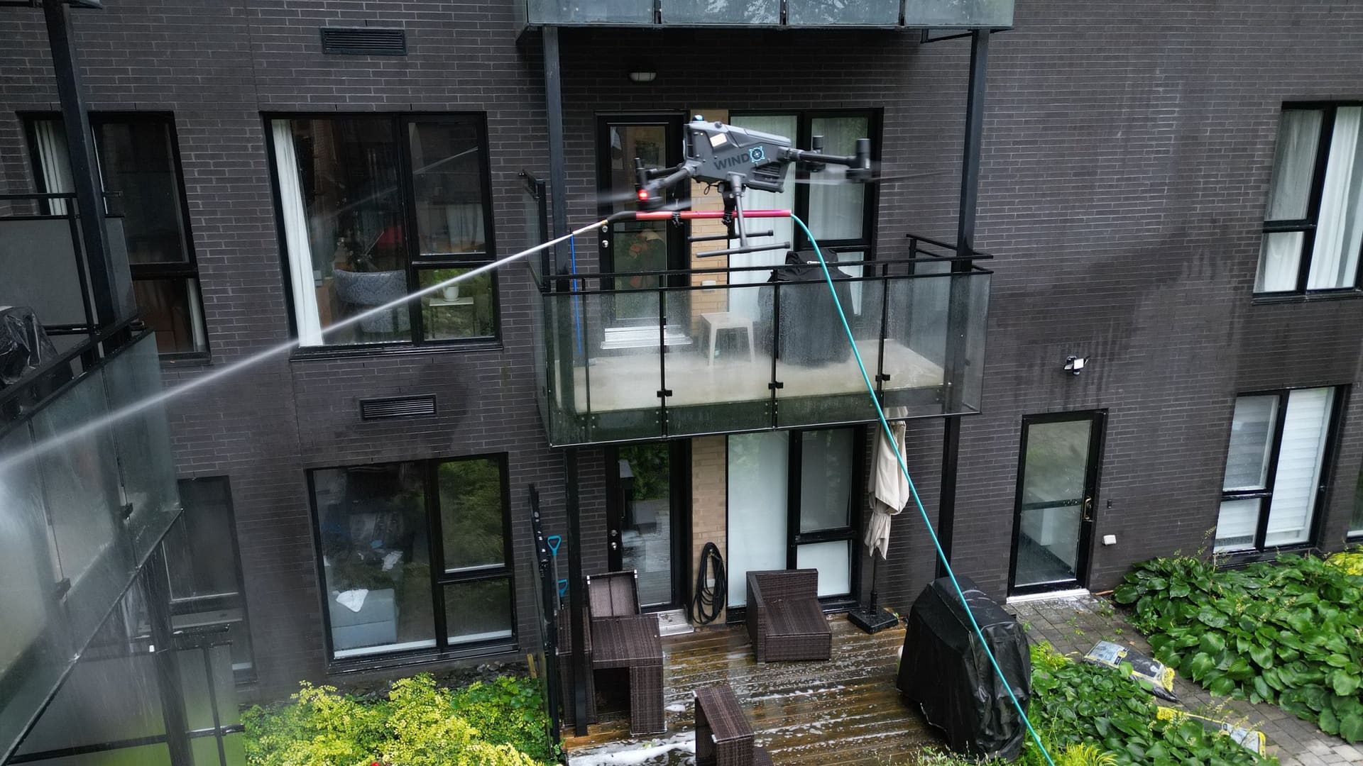 Le lavage par drone arrive sur la côte Ouest : Big Shot Supplies se joint à WINDOSMART